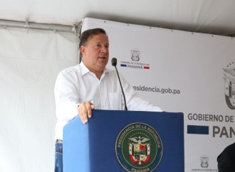 Presidente Varela entrega orden de proceder para proyecto vehicular que corregirá obra «fracasada» de la pasada administración