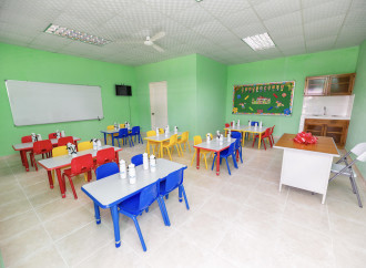 Chiquita dona aula de preescolar para estudiantes de la escuela de Finca 64 en Bocas del Toro