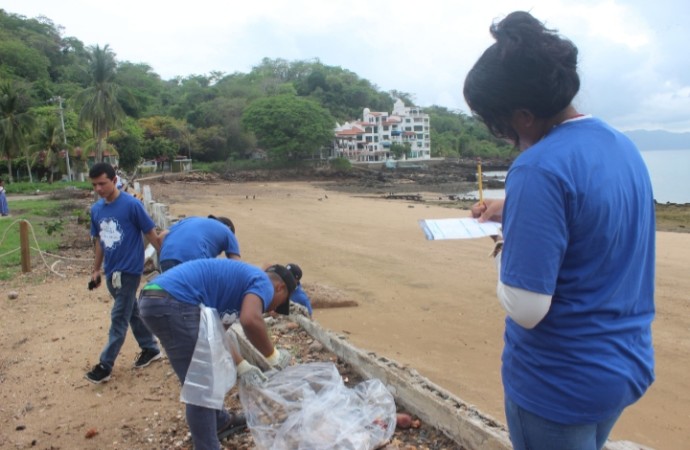 Residentes de Isla Taboga apuestan por la protección del ambiente mediante la primera Feria de Reciclaje