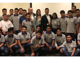 Fundación Ismael Cala firma alianza con Samsung para expandir programas educativos en América Latina