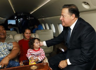 Presidente Juan Carlos Varela despide a niños que viajaron a Colombia para operación