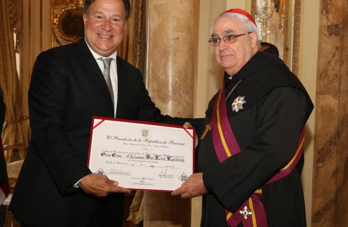Presidente Varela impone la orden Vasco Núñez de Balboa, en grado de Gran Cruz, al cardenal Lacunza y a Monseñor Ulloa
