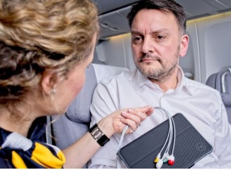 Electrocardiograma a una altitud de 10.000 metros: Lufthansa utiliza la telemedicina a bordo de su flota de larga distancia
