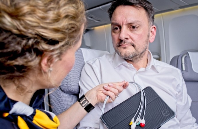 Electrocardiograma a una altitud de 10.000 metros: Lufthansa utiliza la telemedicina a bordo de su flota de larga distancia