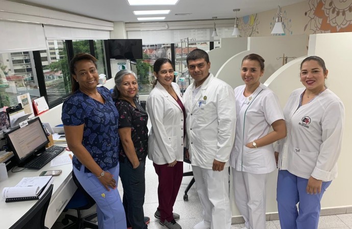 Centro Hemato Oncológico Panamá recibe estudiantes de Enfermería de Universidad de Panamá