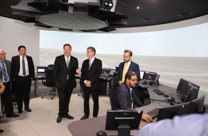 Nuevo simulador para formar controladores aéreos es entregado por el presidente Varela