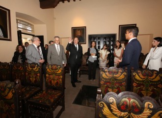 Presidente Varela preside acto de entrega del Conjunto Documental del Palacio Bolívar