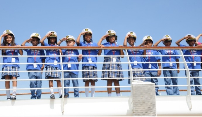 70 Escolares de Colón se convierten en ‘Capitán por un día’ a bordo del buque Monarch de Pullmantur Cruceros