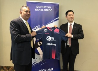 El Club Deportivo Árabe Unido y Sinolam Smarter Energy firman convenio de Patrocinio