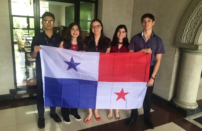 Estudiantes panameños llegan a III ronda en Campeonato de debate en Tailandia