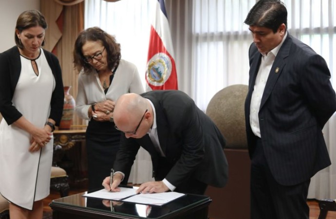 Costa Rica fortalece control de armas para prevenir femicidios