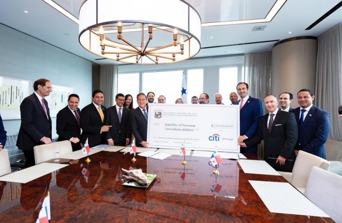 Presidente Cortizo Cohen firma compromiso por 2 mil millones para reactivar economía