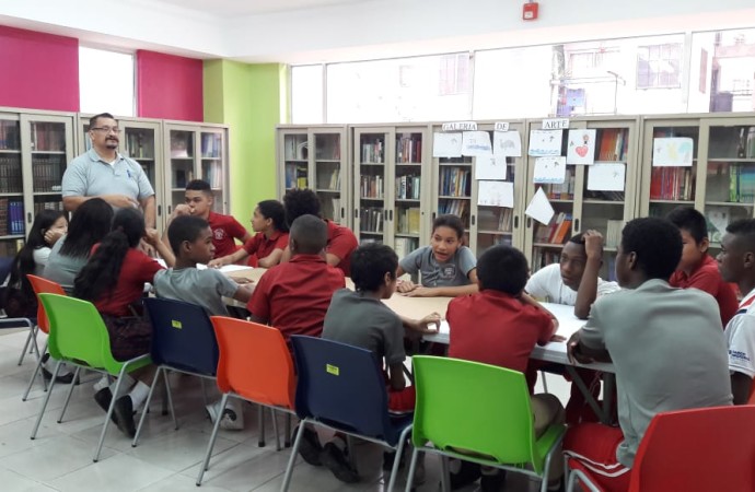 «Leer y construir con jóvenes en Curundú”
