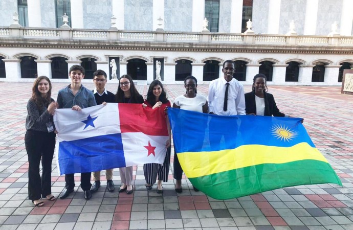 Selección Panameña de Debate Escolar gana a Rwanda en su segundo día en el Campeonato Mundial de Debate Escolar 2019