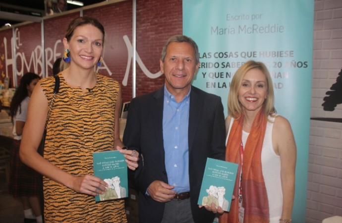 Embajada de Argentina en Panamá acompañó a la escritora argentina María McReddie en la Feria Internacional del Libro