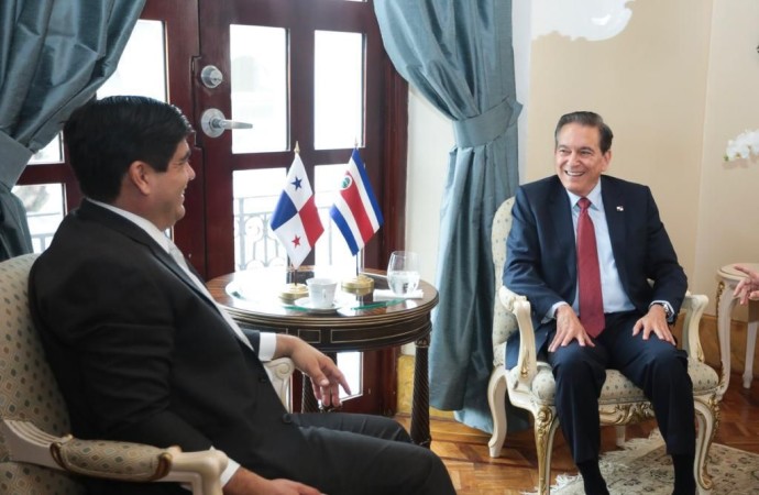 Mandatarios de Costa Rica y Panamá acuerdan celebrar gabinete binacional
