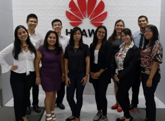 Diez estudiantes panameños viajarán a China para recibir entrenamiento tecnológico en Huawei