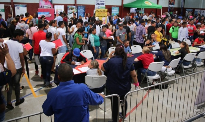 Residentes de Panamá Norte acuden a la Feria de Oportunidades