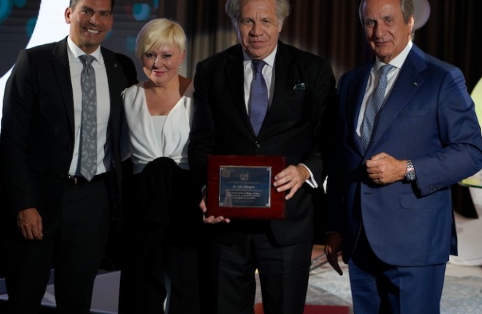 Luis Almagro, secretario general de la OEA, recibió Premio MasterMind Latino 2019