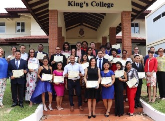 Kings College Panama certifica a profesores de colegios públicos en el idioma inglés