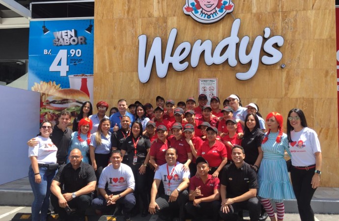 Wendy’s celebra 50 años con la apertura de su nuevo restaurante en Ciudad de Panamá