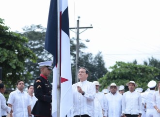 Presidente Cortizo Cohen realizó la izada del Pabellón Nacional en los actos de celebración del grito de Independencia de La Villa de Los Santos