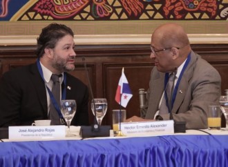 Ministro Rojas Pardini reitera compromiso de transparencia del sistema bancario panameño