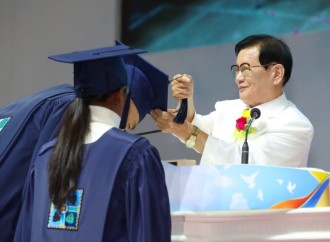 Latinoamericanos participan en graduación de mas de cien mil personas en Corea del Sur