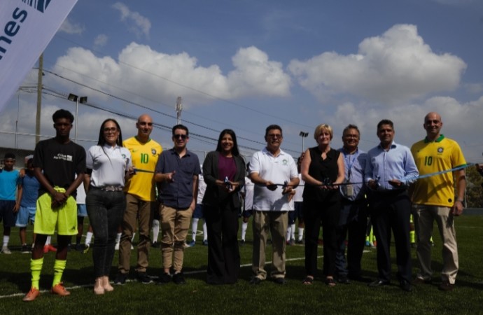 Copa Airlines y la Fundación Ayudando a Vivir inauguran cancha deportiva en la comunidad de Cabuyita