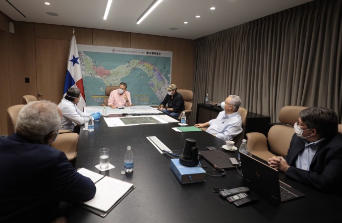 Presidente Cortizo Cohen se reúne con directivos del IDAAN