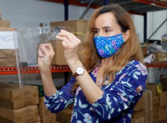 Cervecería Nacional entrega máscaras sanitarias al personal de salud, elaboradas con plástico 100% reciclado