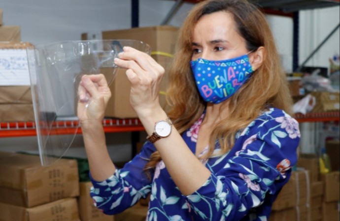 Cervecería Nacional entrega máscaras sanitarias al personal de salud, elaboradas con plástico 100% reciclado