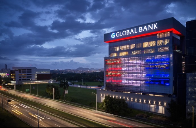 Standard & Poors reafirma calificación de riesgo de Global Bank Corporation: Grado de inversión internacional BBB- con perspectiva estable