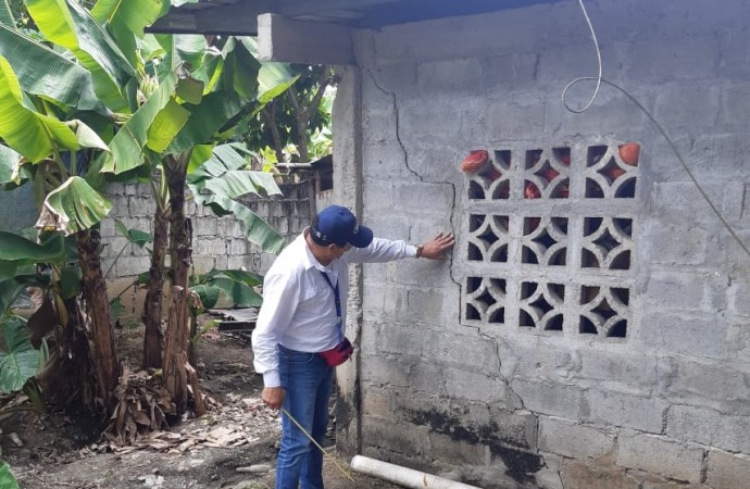 Miviot evalúa daños a casas por reciente sismo en Barú