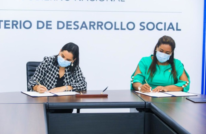 MIDES y SENADIS firman convenio para promover la inclusión social de personas con discapacidad