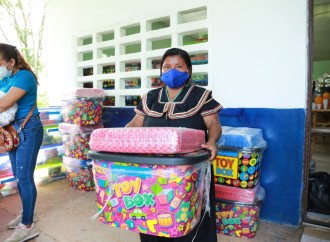 Autoridades entregan materiales a niños de primera infancia en Panamá Oeste