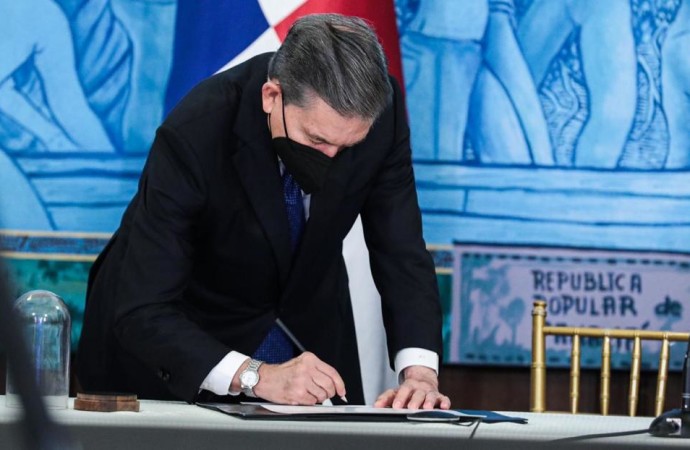 Presidente Cortizo Cohen firma Declaración de Chapultepec y de Salta en la apertura de la Asamblea de la SIP
