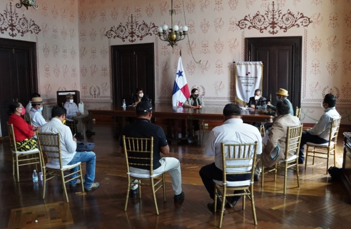 Autoridades de Guna Yala y la Ministra de Gobierno se reúnen para tratar el tema del transporte en la Comarca