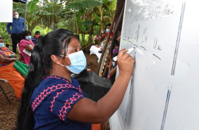 Más de 800 panameños han aprendido a leer y escribir durante la pandemia