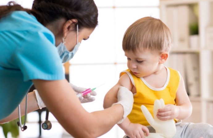 Esquema de vacunación en la población infantil sufrió un descenso durante el 2020