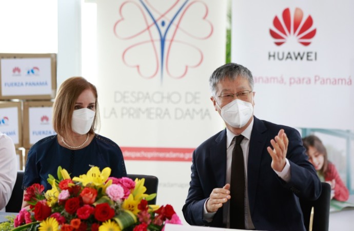 HUAWEI realiza donación de 200 tablets para apoyar la educación panameña