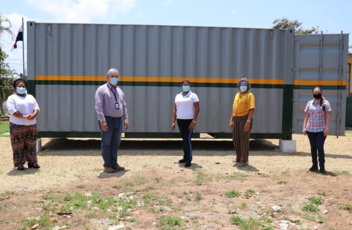 Comité de Obras hace entrega de un contenedor para depósito en el IPHE de Chepo