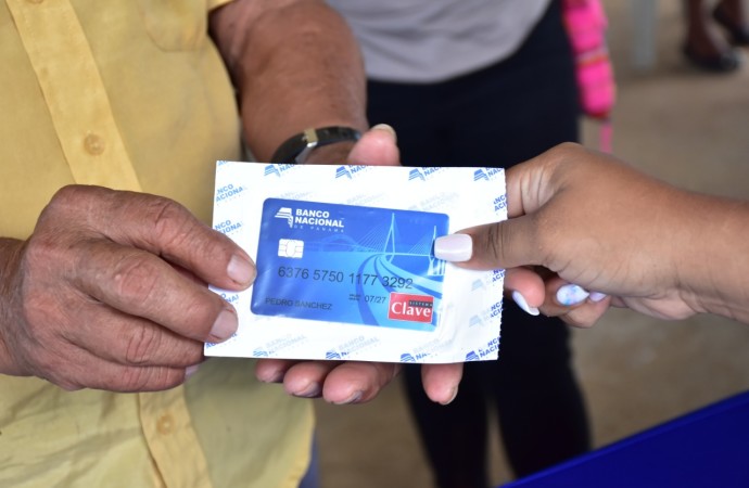 158 mil panameños contarán con tarjetas claves sociales para recibir sus transferencias monetarias condicionadas