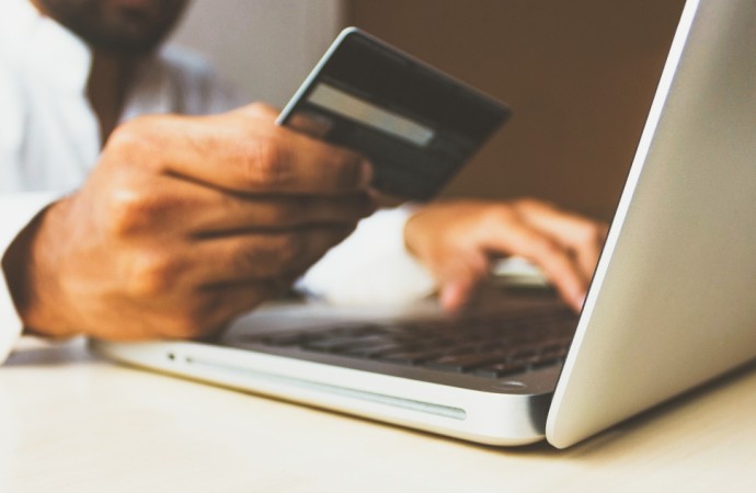 Banca responde al “boom” del e-commerce con nuevas soluciones de pago digital
