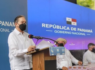 Presidente entrega órdenes de proceder para rehabilitar carreteras en Los Santos
