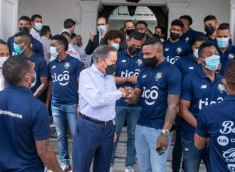 Presidente Cortizo Cohen recibió a los jugadores de la selección nacional de fútbol