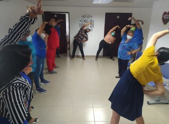 Con taller de yoga realizan pausa activa en Veraguas
