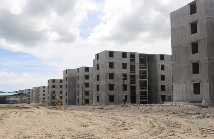 Ministro de Vivienda inspecciona construcción de segunda fase de Altos de Los Lagos