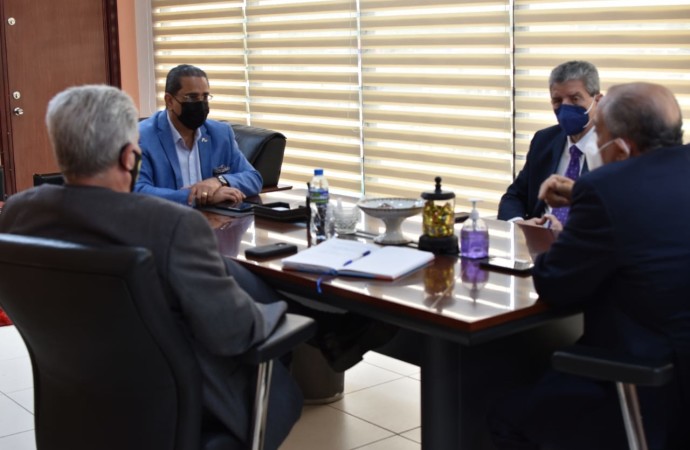 Ministro Rogelio Paredes conversa con presidentes de SPIA y Capac sobre la reactivación económica