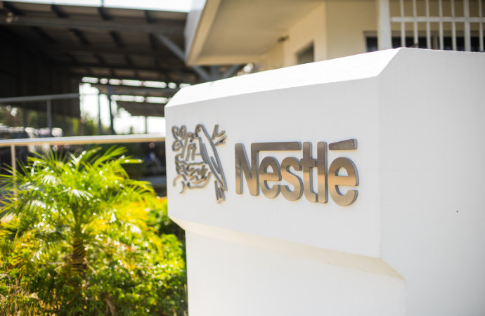 4 de cada 10 pequeños productores panameños proveen leche fresca a Nestlé